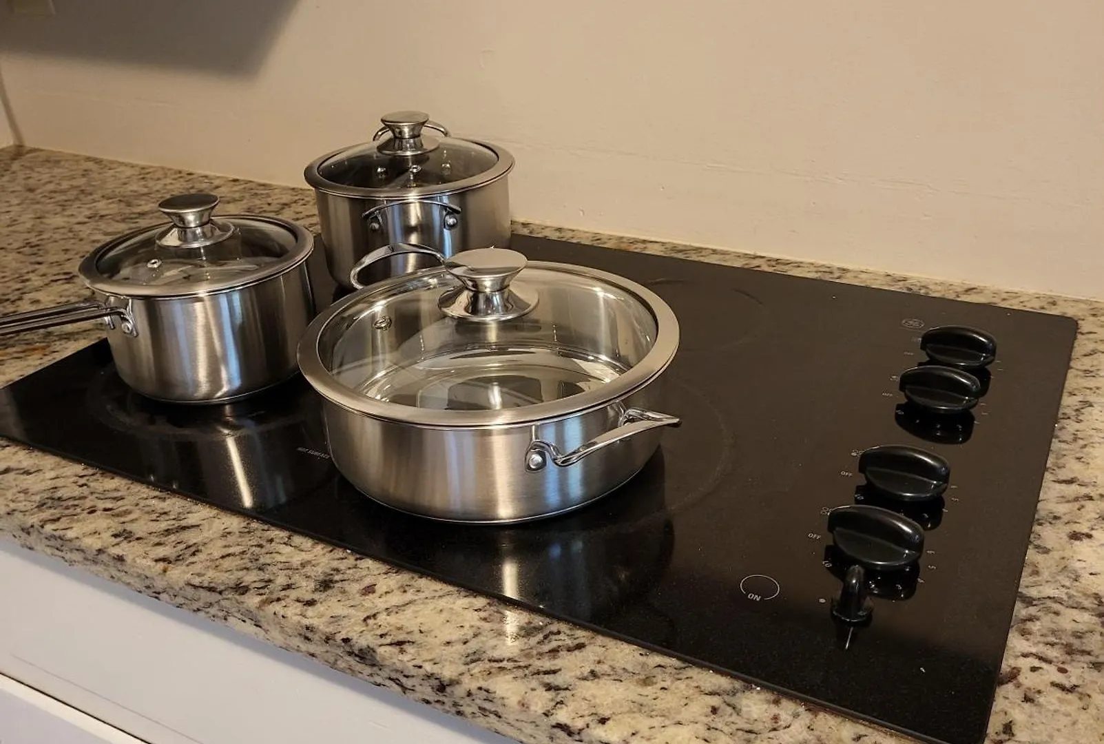 3 Bedrooms 2 Bathrooms, Free Driveway Parking, 2 Min To Ohio State Univrrsity, Ac, Free Wi-Fi, Washer And Dryer, Expocenter, Bus Stop, University Shuttle, Riverside Methodist Hospital Columbus Apartmán
