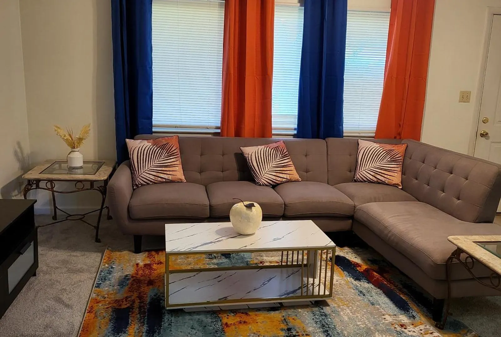 3 Bedrooms 2 Bathrooms, Free Driveway Parking, 2 Min To Ohio State Univrrsity, Ac, Free Wi-Fi, Washer And Dryer, Expocenter, Bus Stop, University Shuttle, Riverside Methodist Hospital Columbus