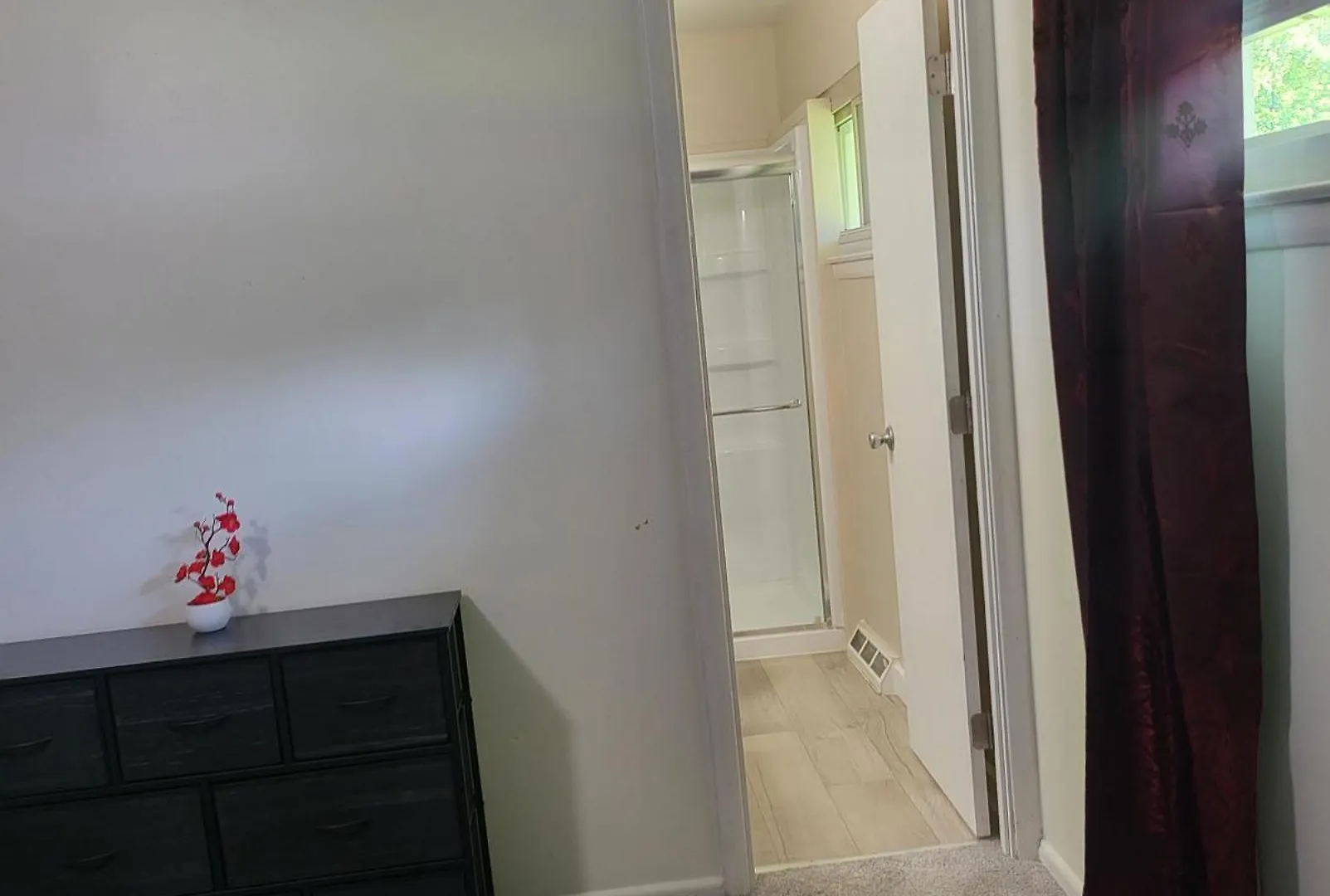 3 Bedrooms 2 Bathrooms, Free Driveway Parking, 2 Min To Ohio State Univrrsity, Ac, Free Wi-Fi, Washer And Dryer, Expocenter, Bus Stop, University Shuttle, Riverside Methodist Hospital Columbus