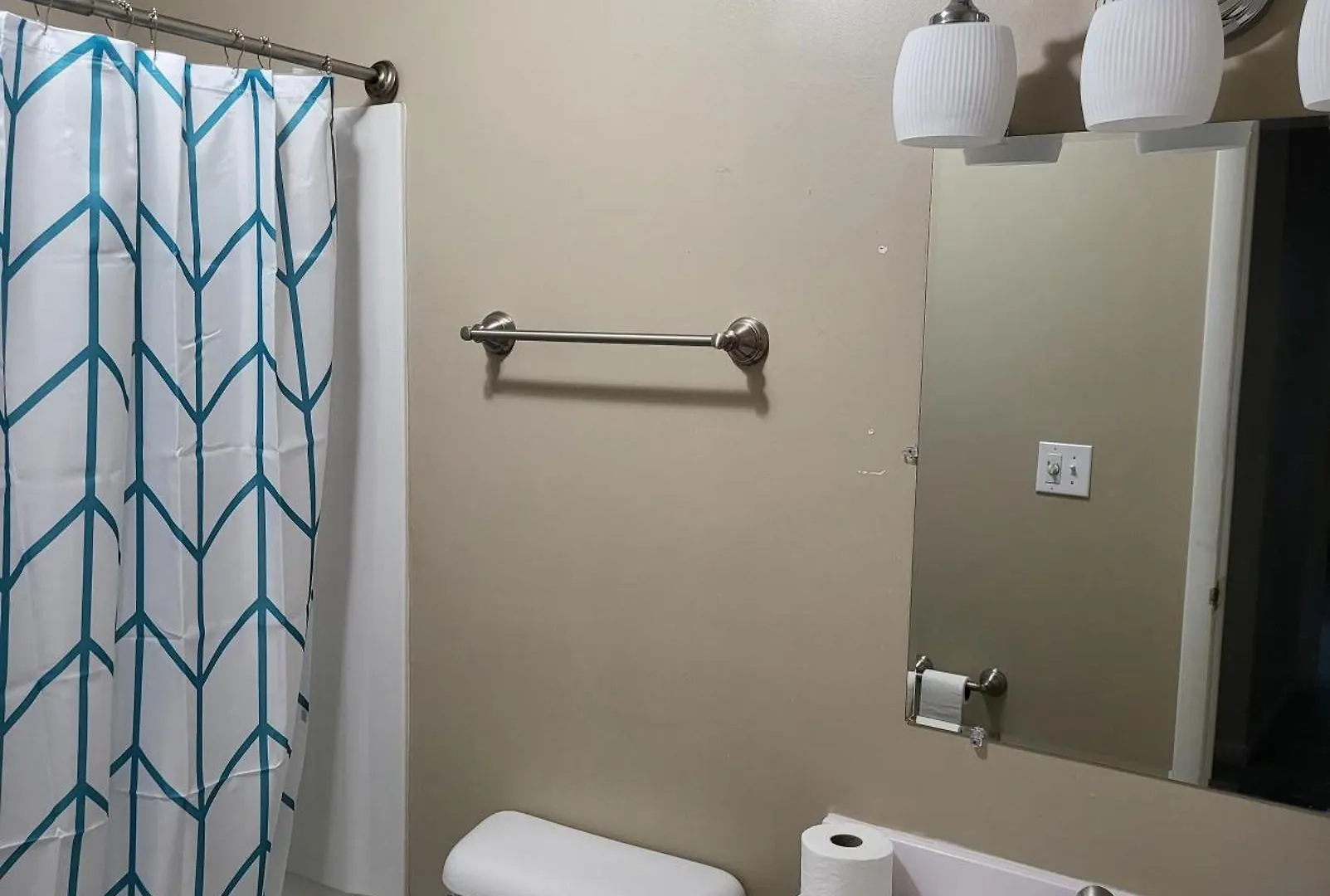 3 Bedrooms 2 Bathrooms, Free Driveway Parking, 2 Min To Ohio State Univrrsity, Ac, Free Wi-Fi, Washer And Dryer, Expocenter, Bus Stop, University Shuttle, Riverside Methodist Hospital Columbus 0*,  United States