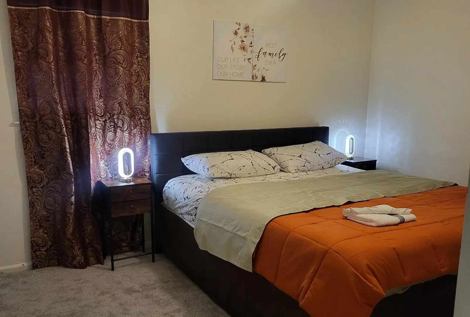 3 Bedrooms 2 Bathrooms, Free Driveway Parking, 2 Min To Ohio State Univrrsity, Ac, Free Wi-Fi, Washer And Dryer, Expocenter, Bus Stop, University Shuttle, Riverside Methodist Hospital Columbus