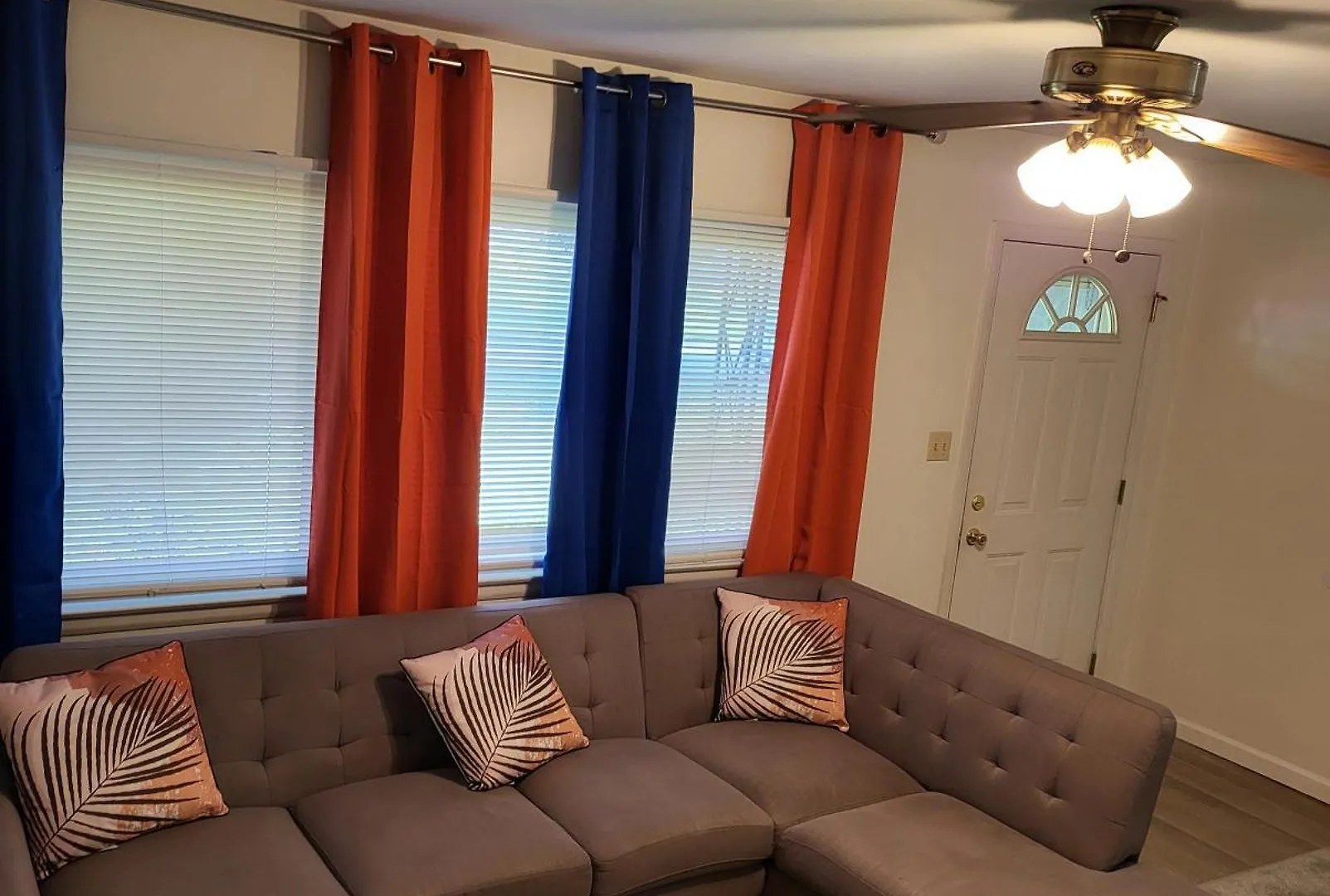 3 Bedrooms 2 Bathrooms, Free Driveway Parking, 2 Min To Ohio State Univrrsity, Ac, Free Wi-Fi, Washer And Dryer, Expocenter, Bus Stop, University Shuttle, Riverside Methodist Hospital Columbus Apartment