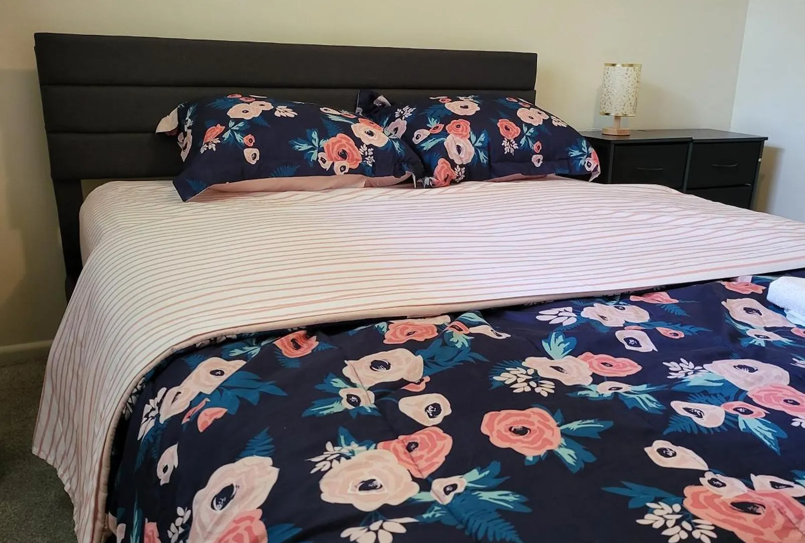 Apartment 3 Bedrooms 2 Bathrooms, Free Driveway Parking, 2 Min To Ohio State Univrrsity, Ac, Free Wi-Fi, Washer And Dryer, Expocenter, Bus Stop, University Shuttle, Riverside Methodist Hospital Columbus