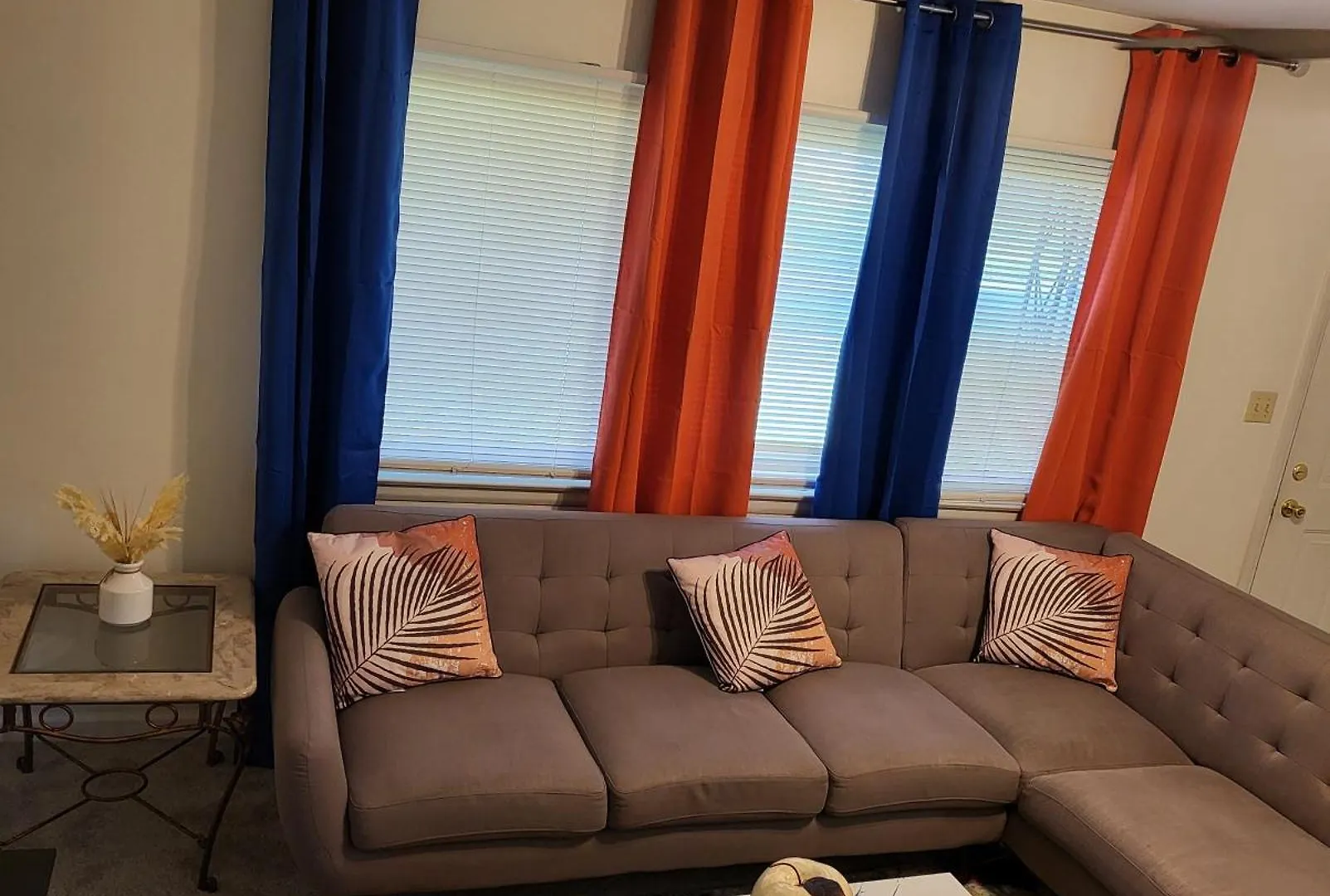 3 Bedrooms 2 Bathrooms, Free Driveway Parking, 2 Min To Ohio State Univrrsity, Ac, Free Wi-Fi, Washer And Dryer, Expocenter, Bus Stop, University Shuttle, Riverside Methodist Hospital Columbus