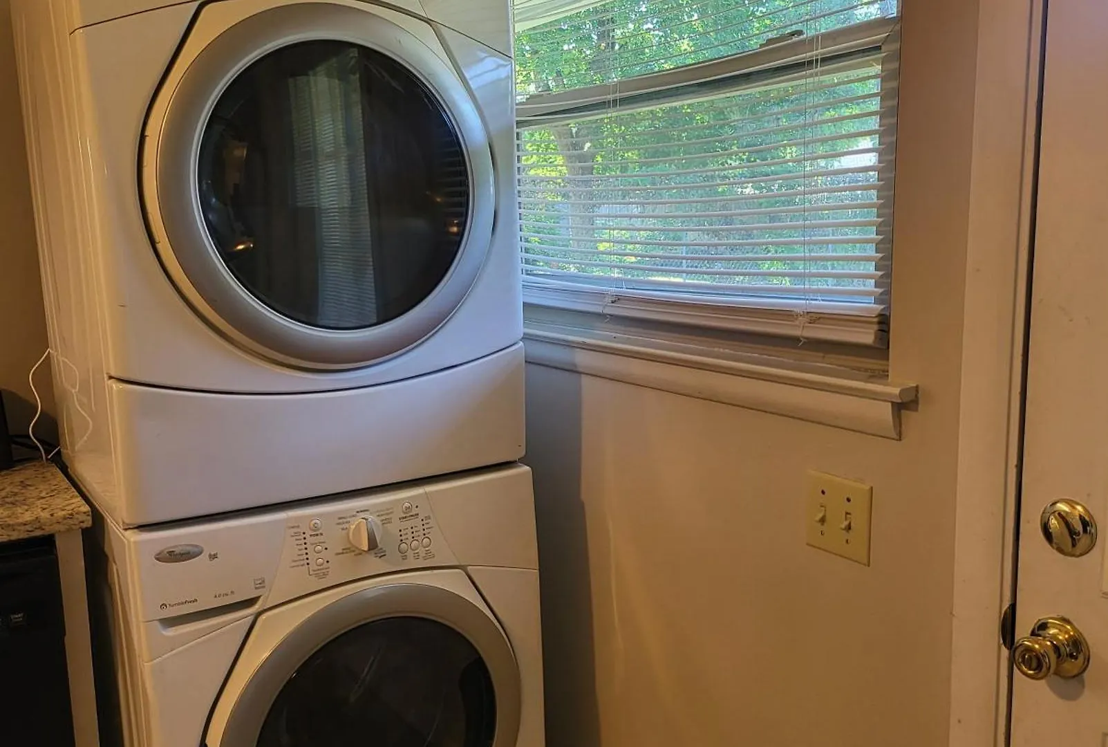 Apartment 3 Bedrooms 2 Bathrooms, Free Driveway Parking, 2 Min To Ohio State Univrrsity, Ac, Free Wi-Fi, Washer And Dryer, Expocenter, Bus Stop, University Shuttle, Riverside Methodist Hospital Columbus